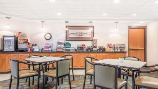 wingate-by-wyndham-lima-downtown