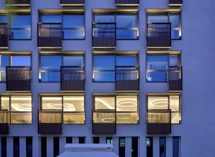 皮雷烏斯市中心的Twinn