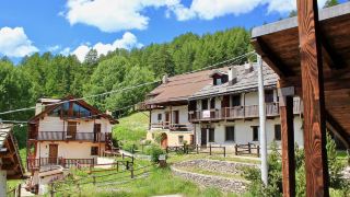 casa-alpina-chezal-twin-room-with-private-bathroom