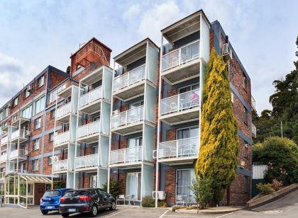 Adina Place Motel Apartments