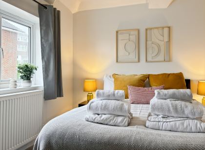 Family Holiday Home With Hot Tub & Sauna Sleeps 8