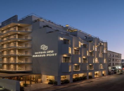 三斯N'U比雷埃夫斯港