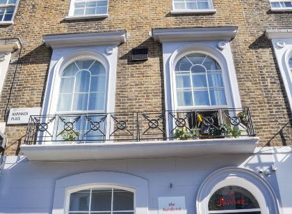 ザ モーニントン カムデン フィメール オンリー