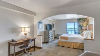 hutchinson-island-plaza-hotel-and-suites