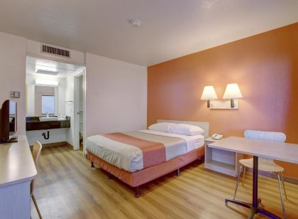Motel 6 Corona, CA - Norco