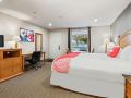 oyo-first-canada-hotel-cornwall-hwy-401-on