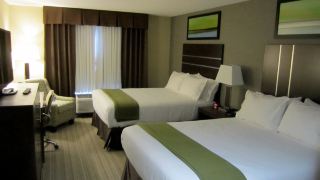 holiday-inn-express-golden-kicking-horse