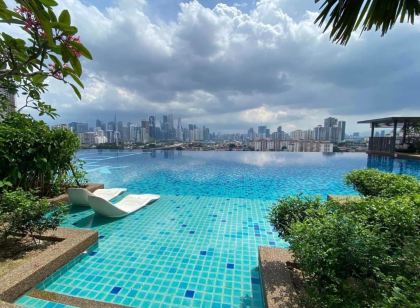 Datum Jelatek by Plush