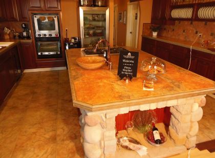 The Collins Inn and Seaside Cottages - Adults Only
