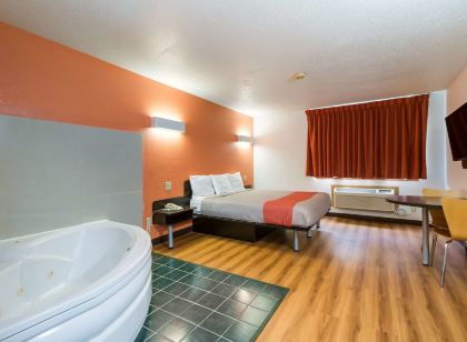Motel 6 Davenport, IA