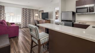hampton-inn-and-suites-seattle-north-lynnwood
