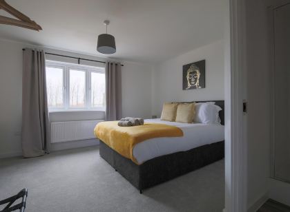 The Haven – Modern 4-Bed Home with Garden
