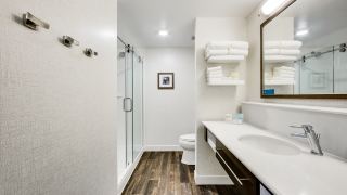 hampton-inn-and-suites-fort-worth-downtown