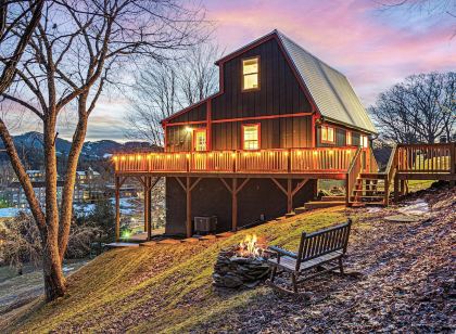 Newly Renovated, Gameroom, Office & Walkable to Banner Elk Village