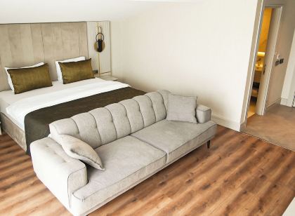 Sky Hill Hotel