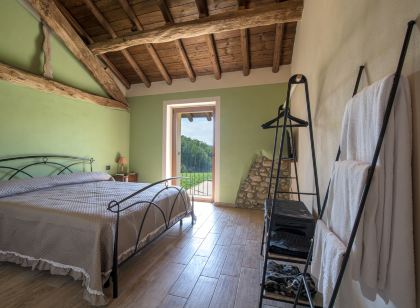 Charming Alessandria Retreat with Queen-sized Bed & Shared Outdoor Pool