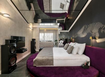 Wolf Suites