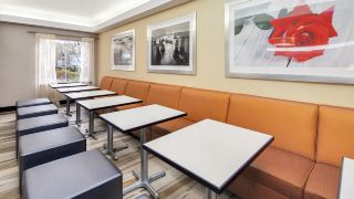 hampton-inn-and-suites-seattle-north-lynnwood