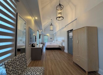 Colonial Hotel & Suites