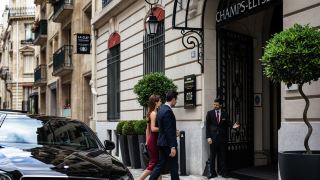 la-clef-champs-elysees-paris-by-the-crest-collection