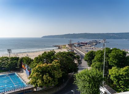 Panorama Hotel - Free EV Charging Station