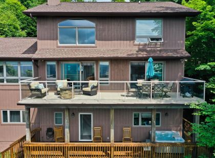 Great Mountain Escape-5 Stars Reviews, Hot Tub, Pool Table, Gym, Top Views!