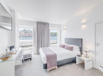 Miragaia Riverside Suites.