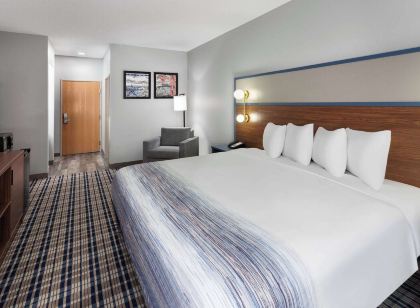 AmericInn by Wyndham Eagle River Downtown