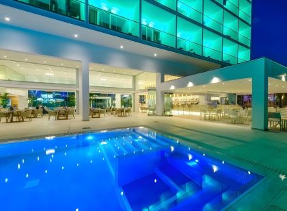 Seasons Hotel (Adults Only)