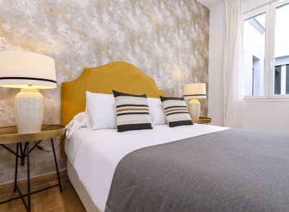 Modern apartment with terrace in the city center. Recaredo VIII
