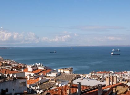 Flat with Mesmerizing Sea View in Konak