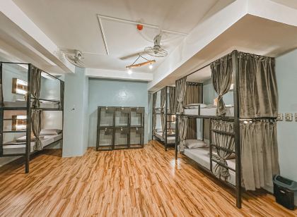 Outpost Hostel - Coron - Adults Only