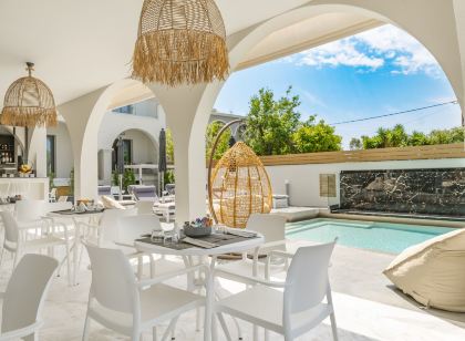 Nikon Boutique Hotel