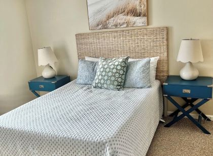 Adorable Coral Cottage, 1 block to the beach, Great Location in Dewey Beach!