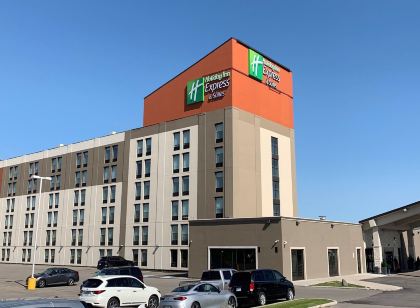Holiday Inn Express & Suites TORONTO AIRPORT WEST by IHG