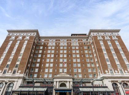 Amway Grand Plaza, Curio Collection by Hilton