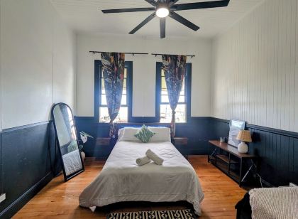 Howzit Hostels Hawaii