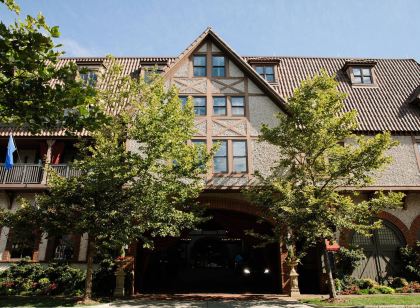 Grand Bohemian Lodge Asheville, Autograph Collection