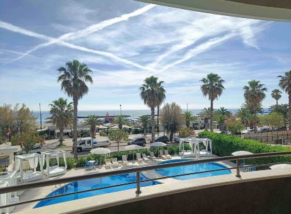 International Hotel & Suite