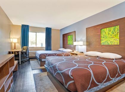 Super 8 by Wyndham Louisville Airport