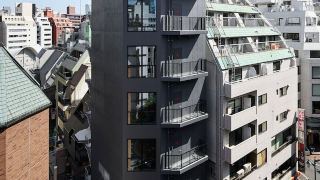 nine-hours-woman-shinjuku