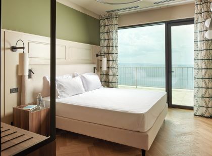 Maximilian Suites