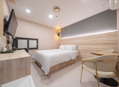 Hwajeong Jun Hotel