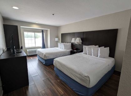 Days Inn & Suites by Wyndham Tampa / Raymond James Stadium