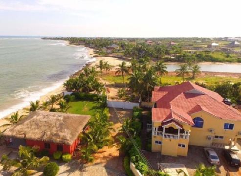 Coconut Pointe Villa & Beach Resort