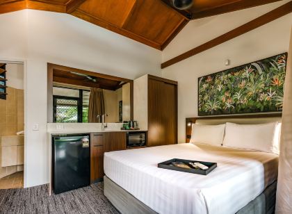 Palms City Resort