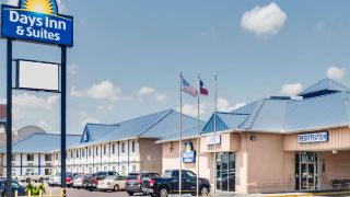 days-inn-and-suites-by-wyndham-laredo