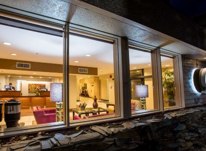 레드 라이언 인 & 스위트 올림피아 거버너 호텔