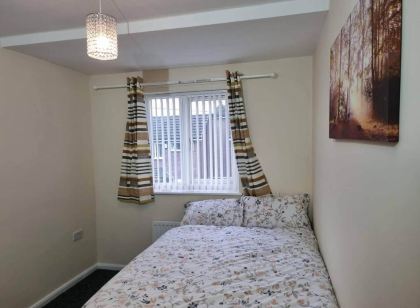 House - Close to City Centre Sleeps 6 & Parking