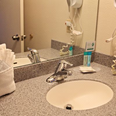 Deluxe King Room Deluxe King Room Bowen Motel Promo Code
